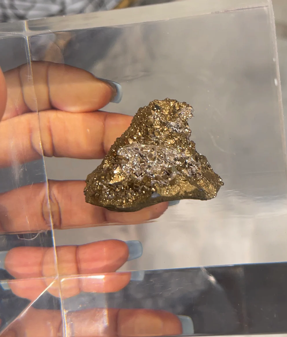 Gold Agate Luxury Cube - Image 3