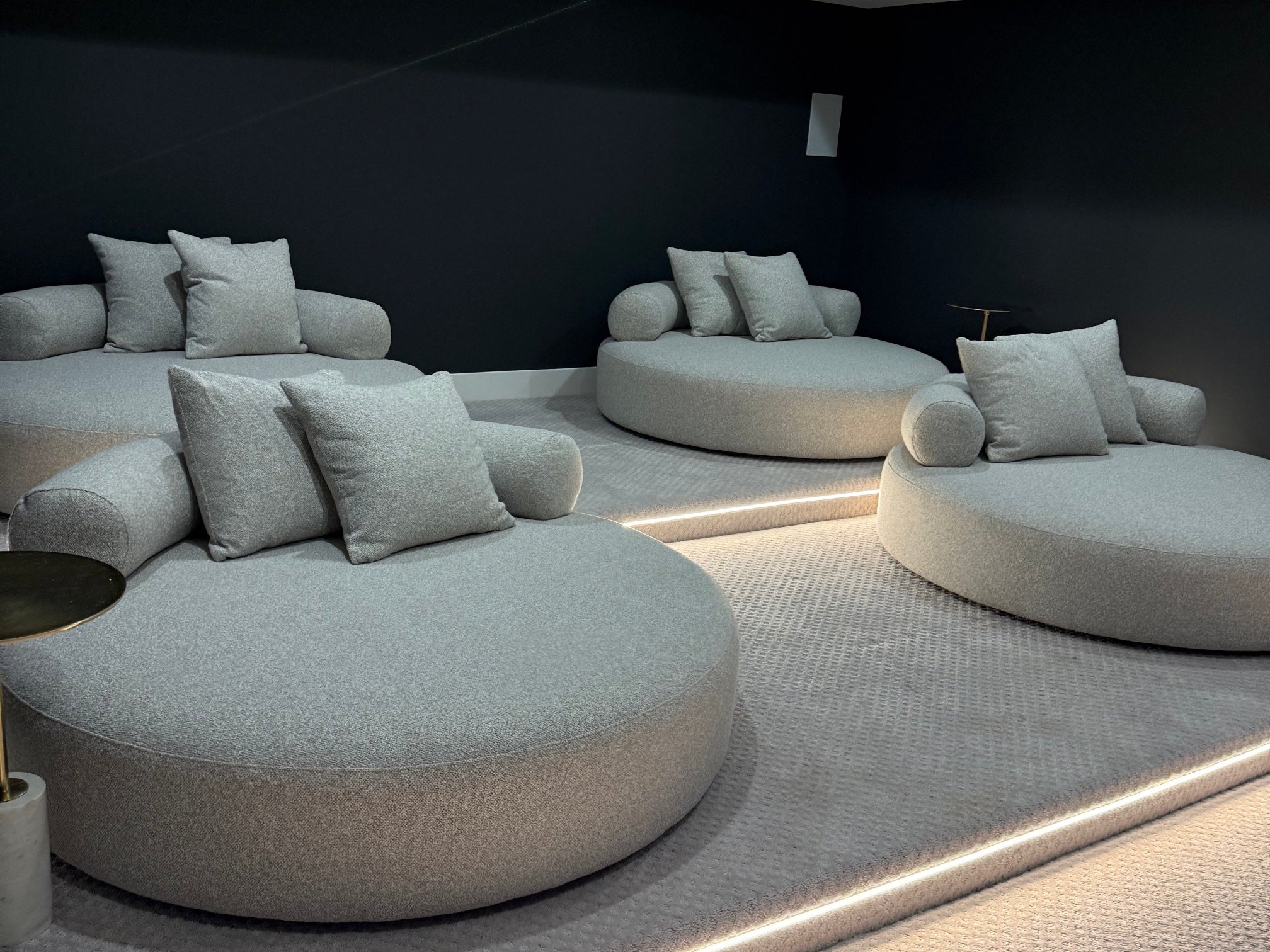 Spector Round Daybed Stone Textured Performance Fabric - Image 4